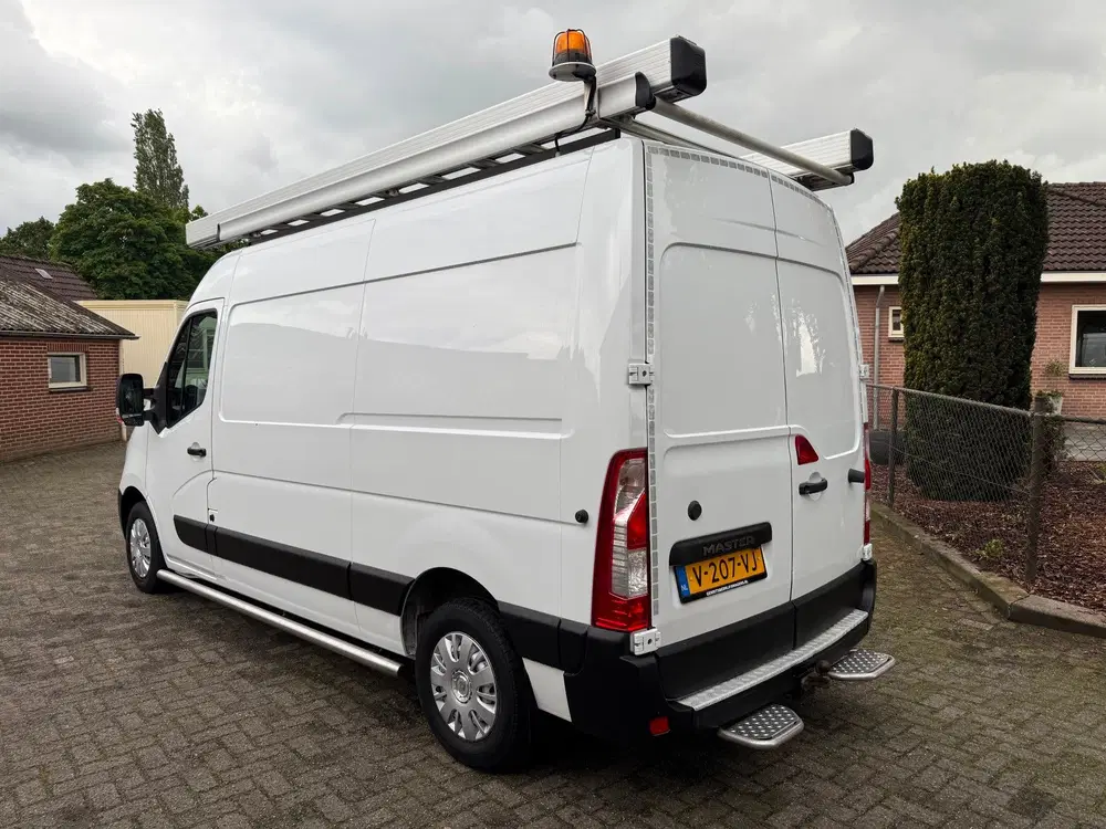 Renault Master T35 2.3 dCi L2H2 navi camera airco cruise uit 2019, foto 2