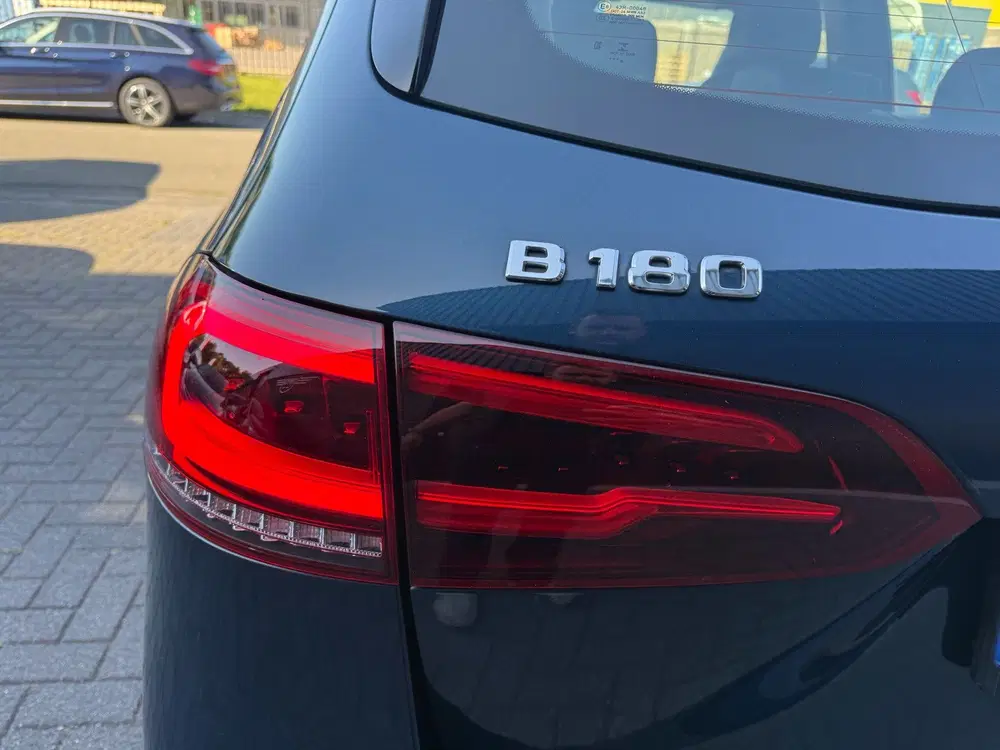Mercedes-Benz B-Klasse 180 Business Solution AMG uit 2019, foto 12