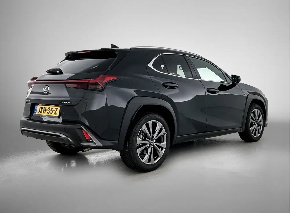 Lexus UX 300h F SPORT Design uit 2025, foto 2