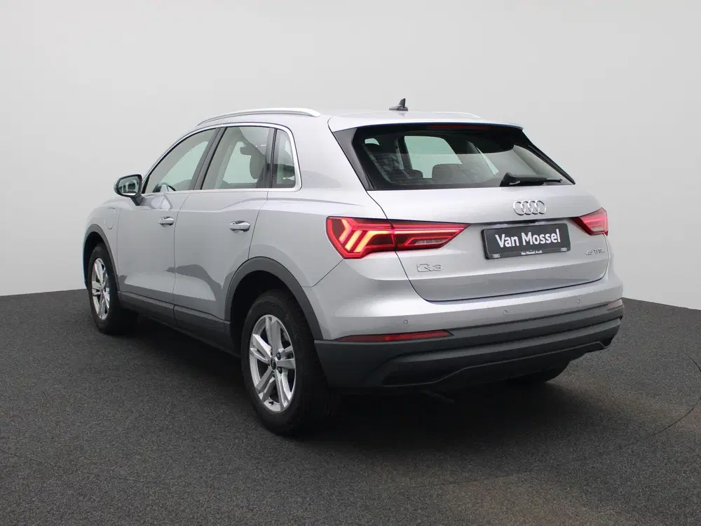 Audi Q3 45 TFSI-e S tronic Bus. Ed. Attraction uit 2022, foto 2