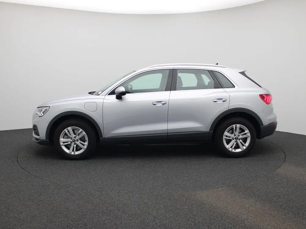 Audi Q3 45 TFSI-e S tronic Bus. Ed. Attraction uit 2022, foto 4