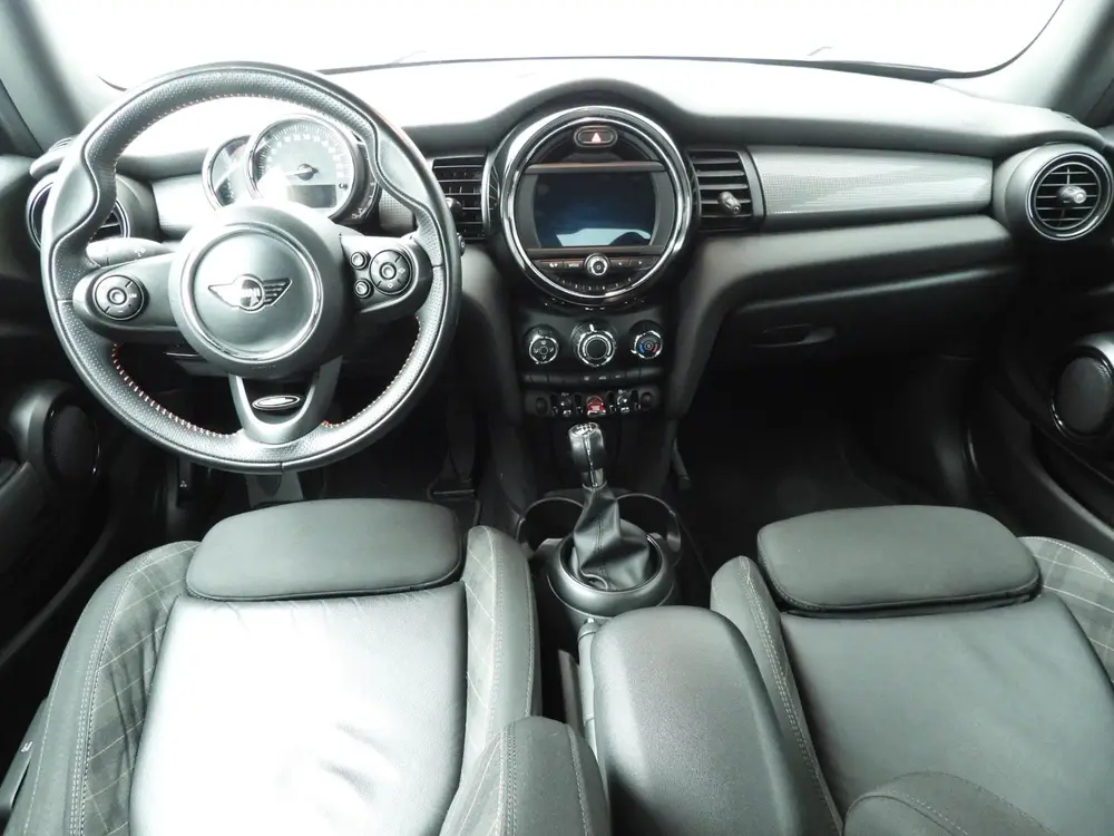 Mini 3-Deurs Cooper / Sportstoelen / Half Leder / Navigatie uit 2019, foto 10