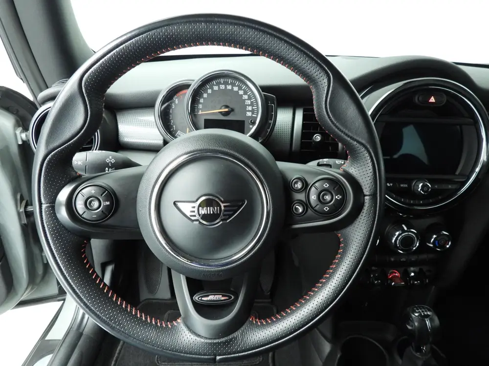 Mini 3-Deurs Cooper / Sportstoelen / Half Leder / Navigatie uit 2019, foto 11