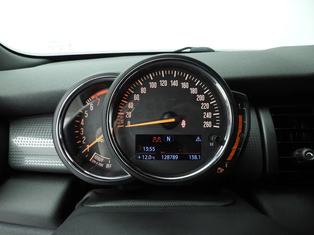 Mini 3-Deurs Cooper / Sportstoelen / Half Leder / Navigatie uit 2019, foto 12
