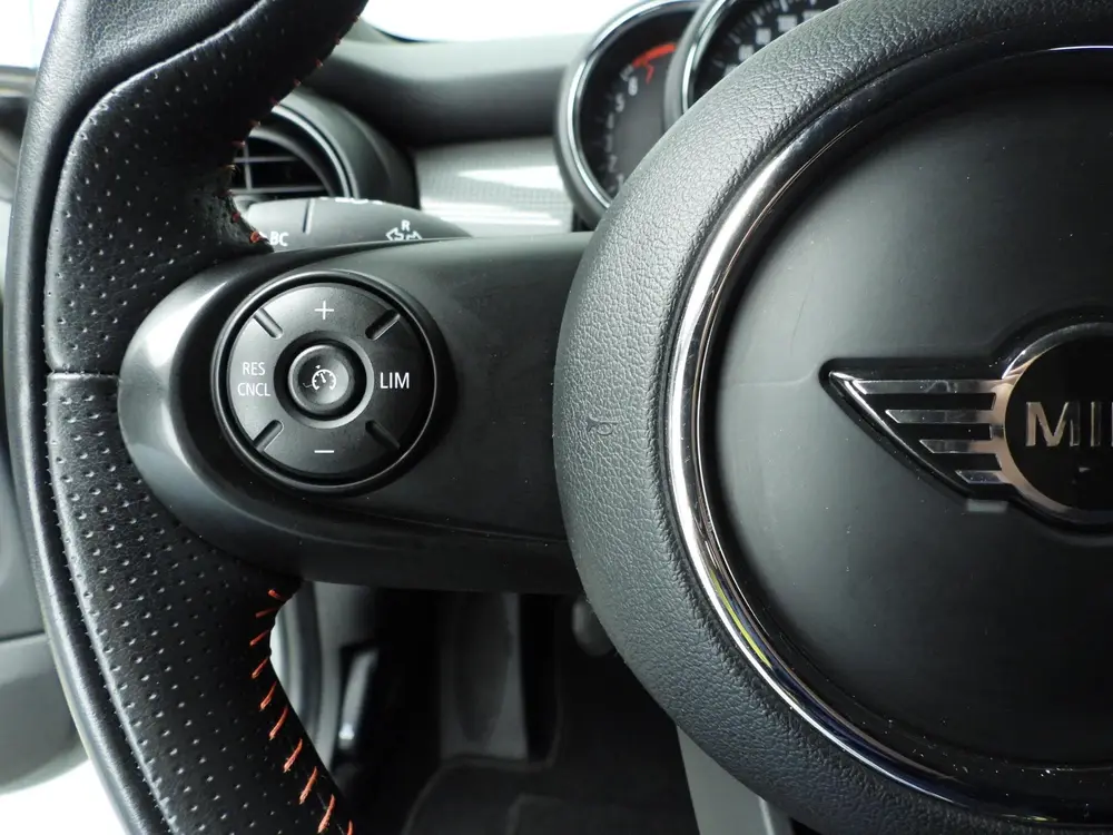 Mini 3-Deurs Cooper / Sportstoelen / Half Leder / Navigatie uit 2019, foto 13