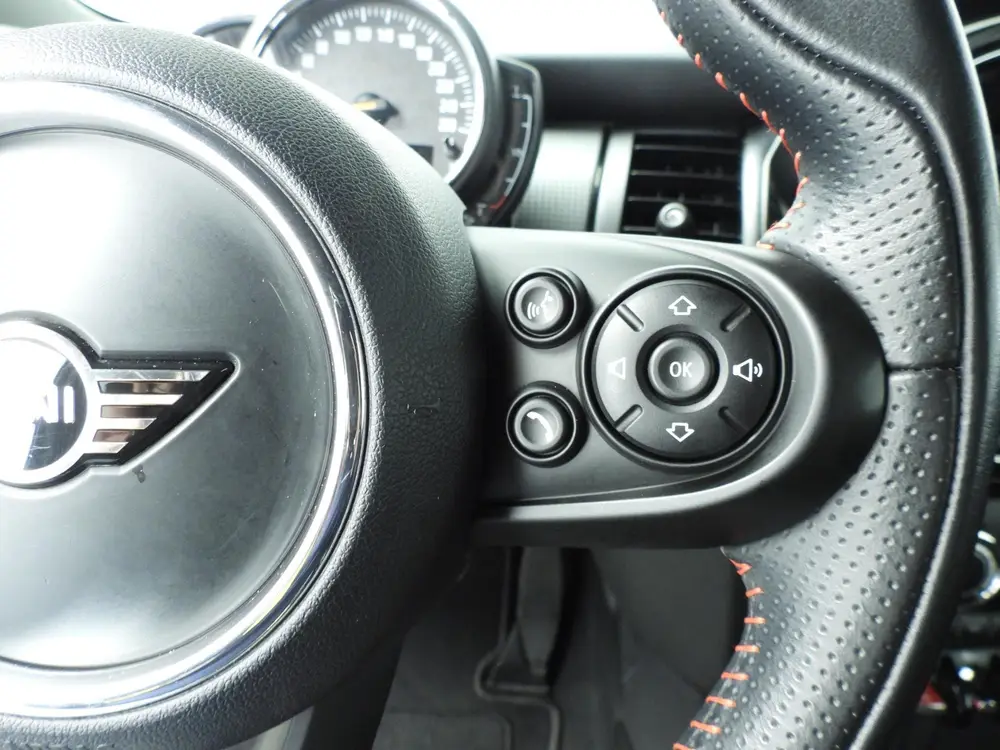 Mini 3-Deurs Cooper / Sportstoelen / Half Leder / Navigatie uit 2019, foto 15