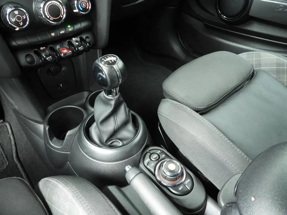 Mini 3-Deurs Cooper / Sportstoelen / Half Leder / Navigatie uit 2019, foto 16