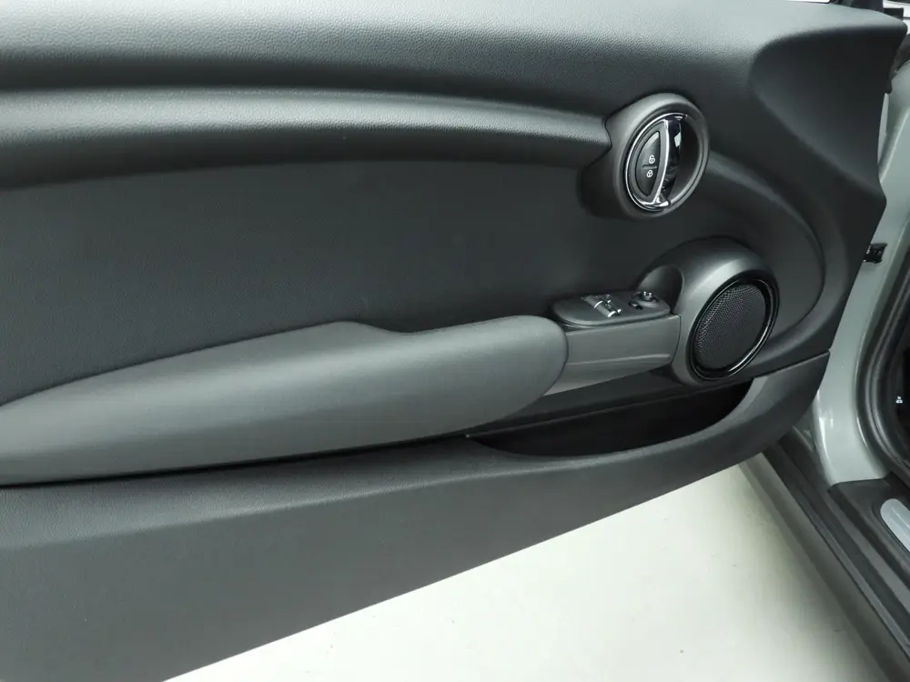 Mini 3-Deurs Cooper / Sportstoelen / Half Leder / Navigatie uit 2019, foto 17