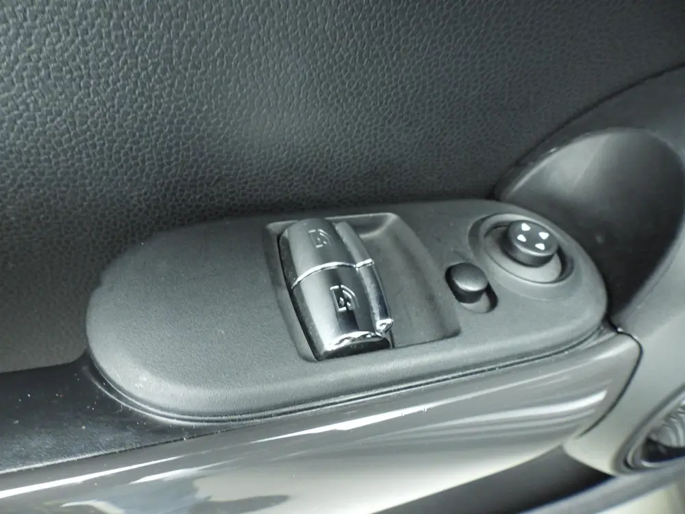Mini 3-Deurs Cooper / Sportstoelen / Half Leder / Navigatie uit 2019, foto 18