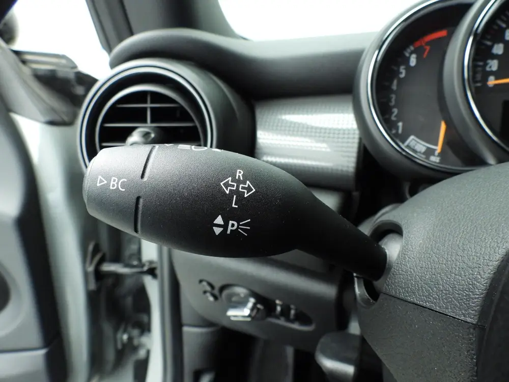 Mini 3-Deurs Cooper / Sportstoelen / Half Leder / Navigatie uit 2019, foto 20