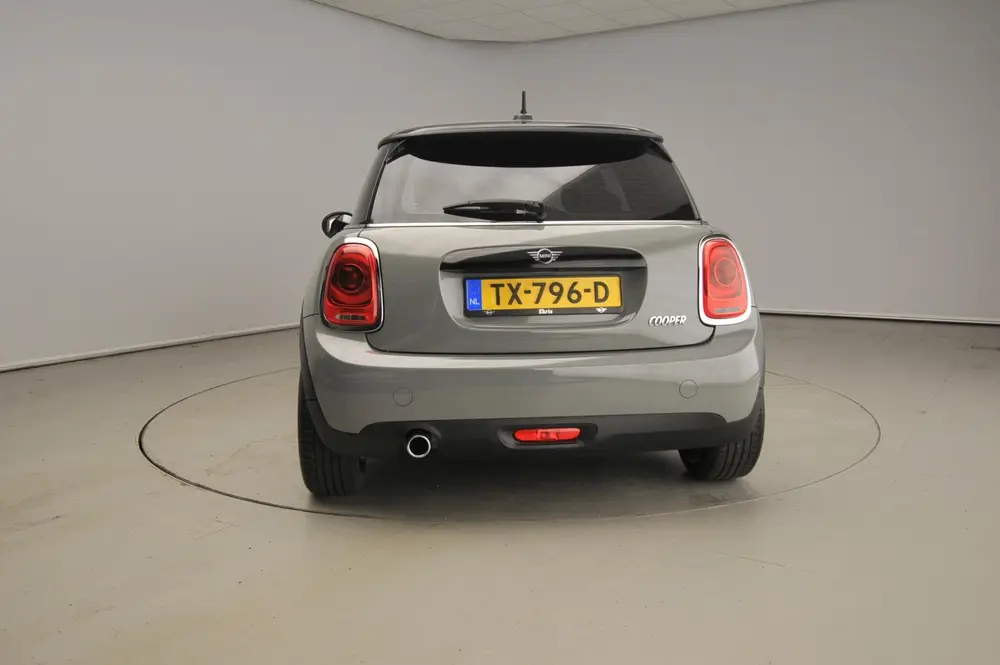 Mini 3-Deurs Cooper / Sportstoelen / Half Leder / Navigatie uit 2019, foto 3