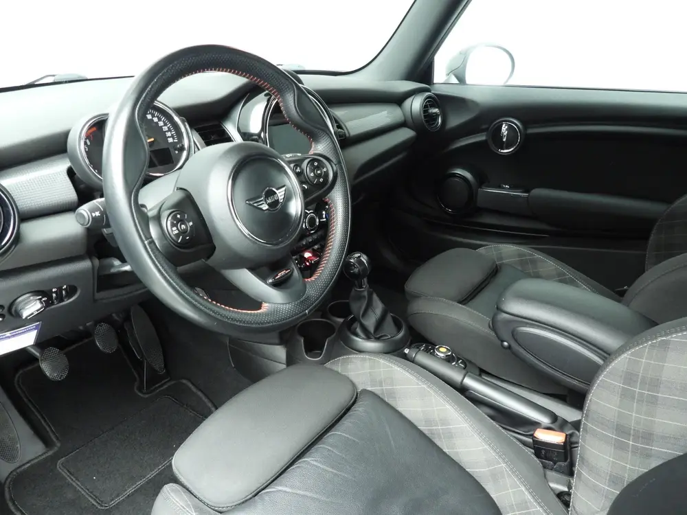 Mini 3-Deurs Cooper / Sportstoelen / Half Leder / Navigatie uit 2019, foto 6