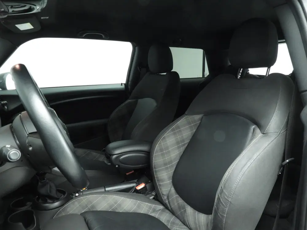 Mini 3-Deurs Cooper / Sportstoelen / Half Leder / Navigatie uit 2019, foto 7