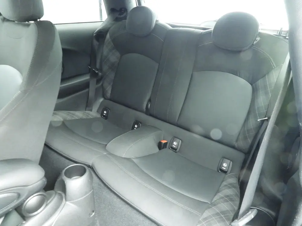 Mini 3-Deurs Cooper / Sportstoelen / Half Leder / Navigatie uit 2019, foto 8
