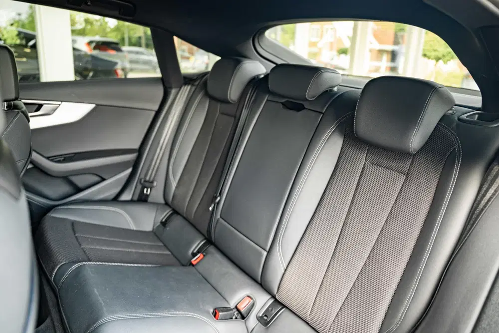 Audi A5 40 TFSI S edition Competition uit 2023, foto 14