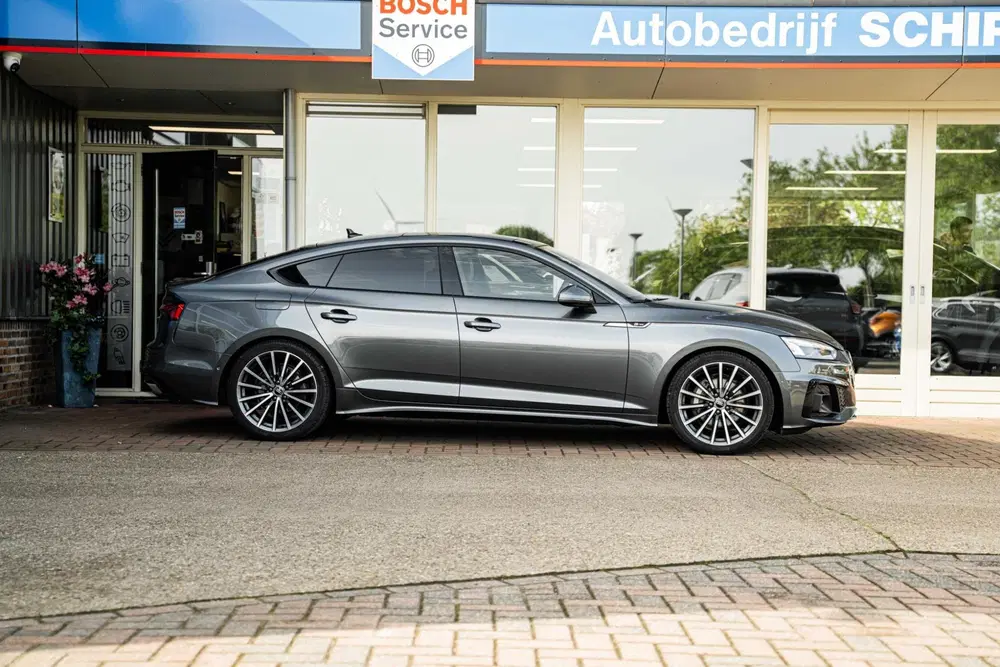Audi A5 40 TFSI S edition Competition uit 2023, foto 3
