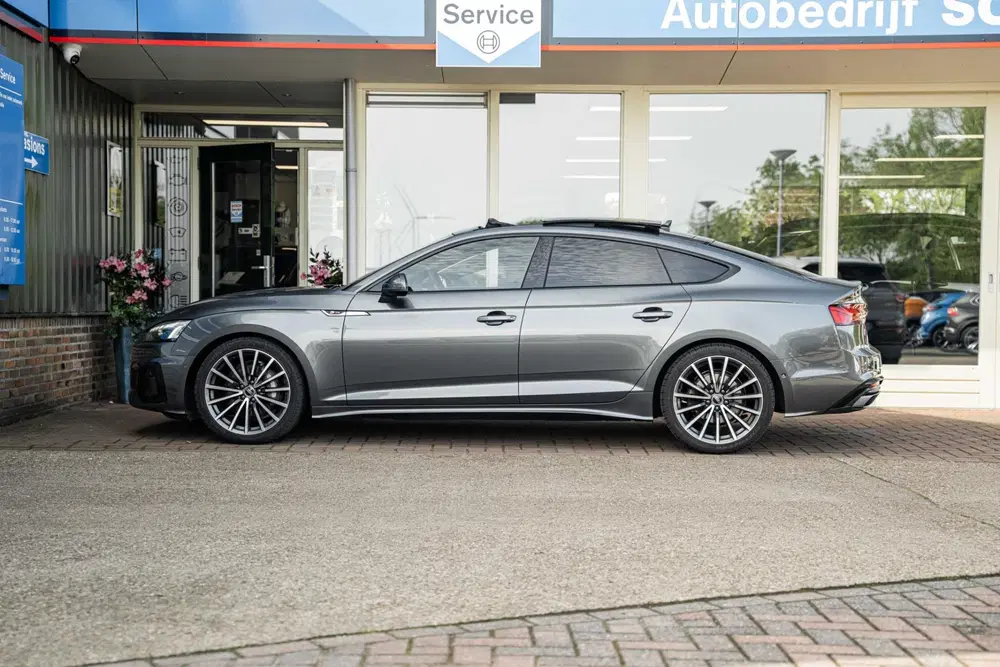Audi A5 40 TFSI S edition Competition uit 2023, foto 5