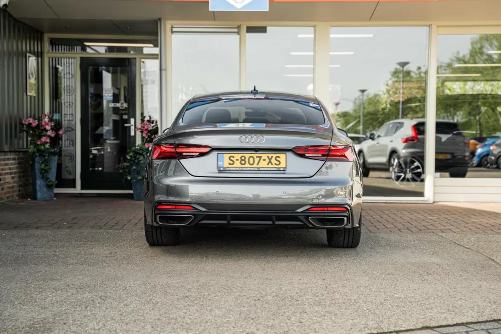 Audi A5 40 TFSI S edition Competition uit 2023, foto 7
