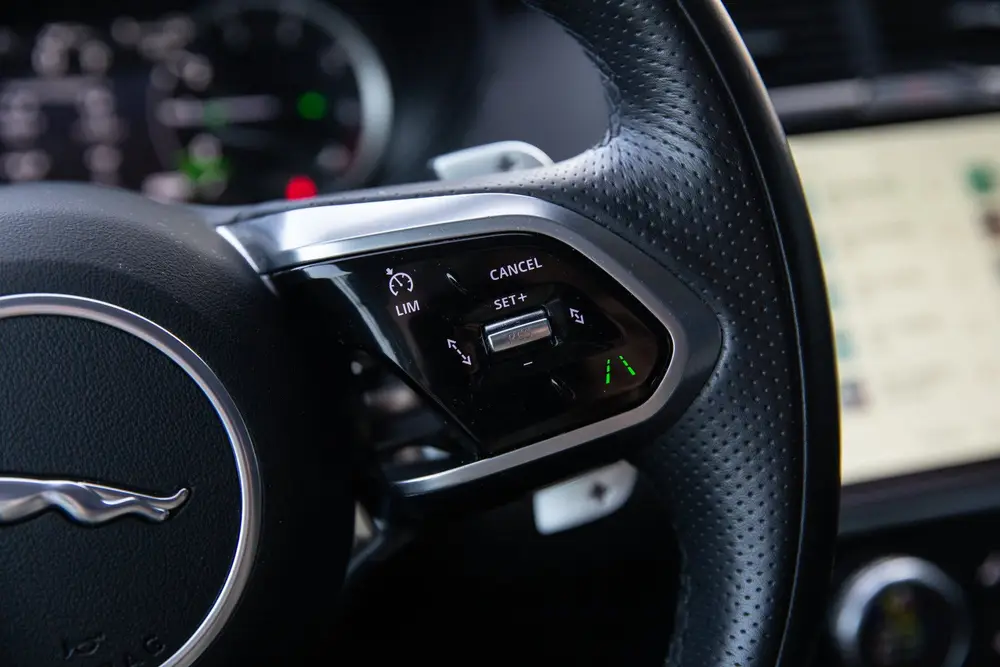 Jaguar E-Pace 1.5 P300e AWD R-Dynamic SE , Panoramadak, Leer uit 2021, foto 12
