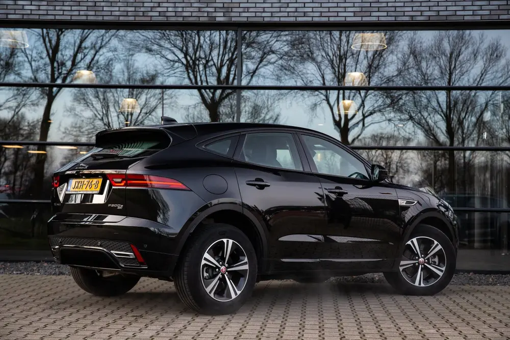 Jaguar E-Pace 1.5 P300e AWD R-Dynamic SE , Panoramadak, Leer uit 2021, foto 2