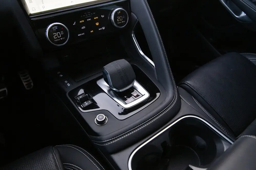 Jaguar E-Pace 1.5 P300e AWD R-Dynamic SE , Panoramadak, Leer uit 2021, foto 6
