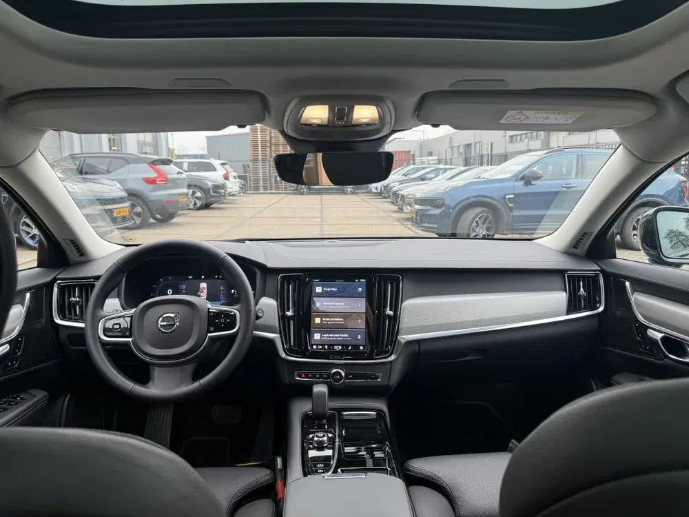 Volvo V90 T8 AWD UItra Dark uit 2025, foto 12