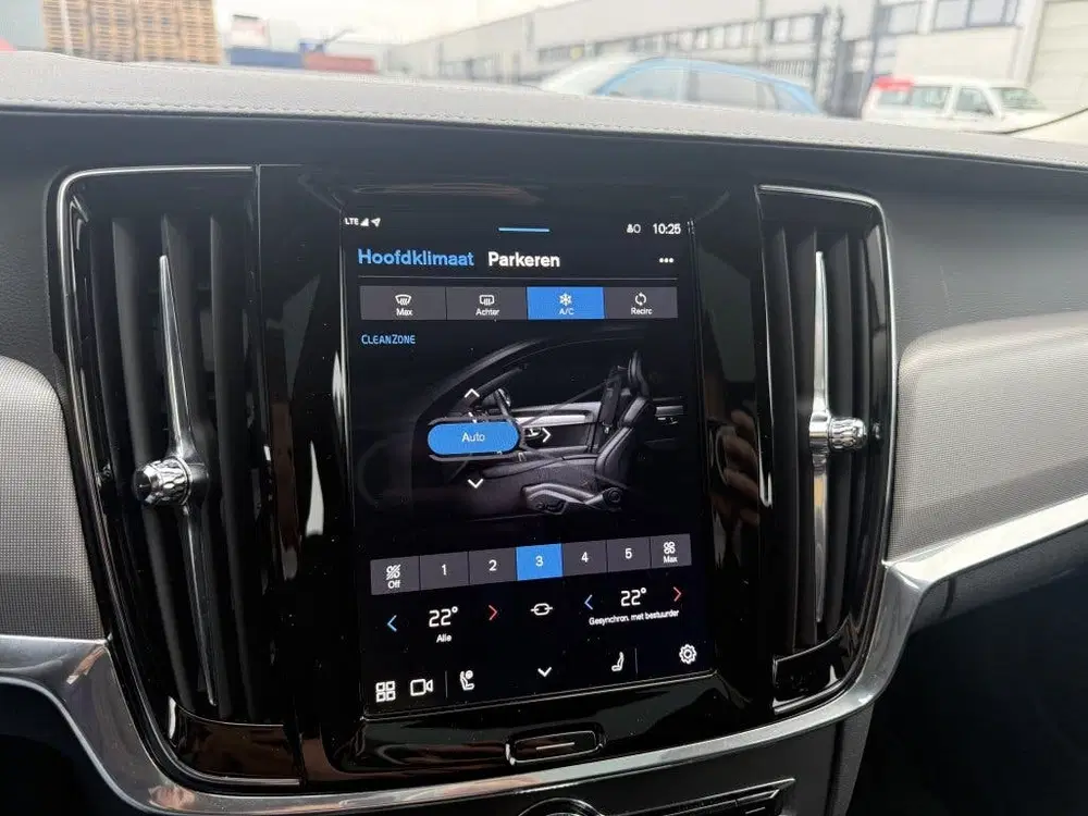 Volvo V90 T8 AWD UItra Dark uit 2025, foto 18