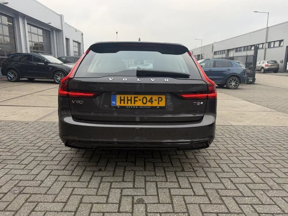 Volvo V90 T8 AWD UItra Dark uit 2025, foto 4