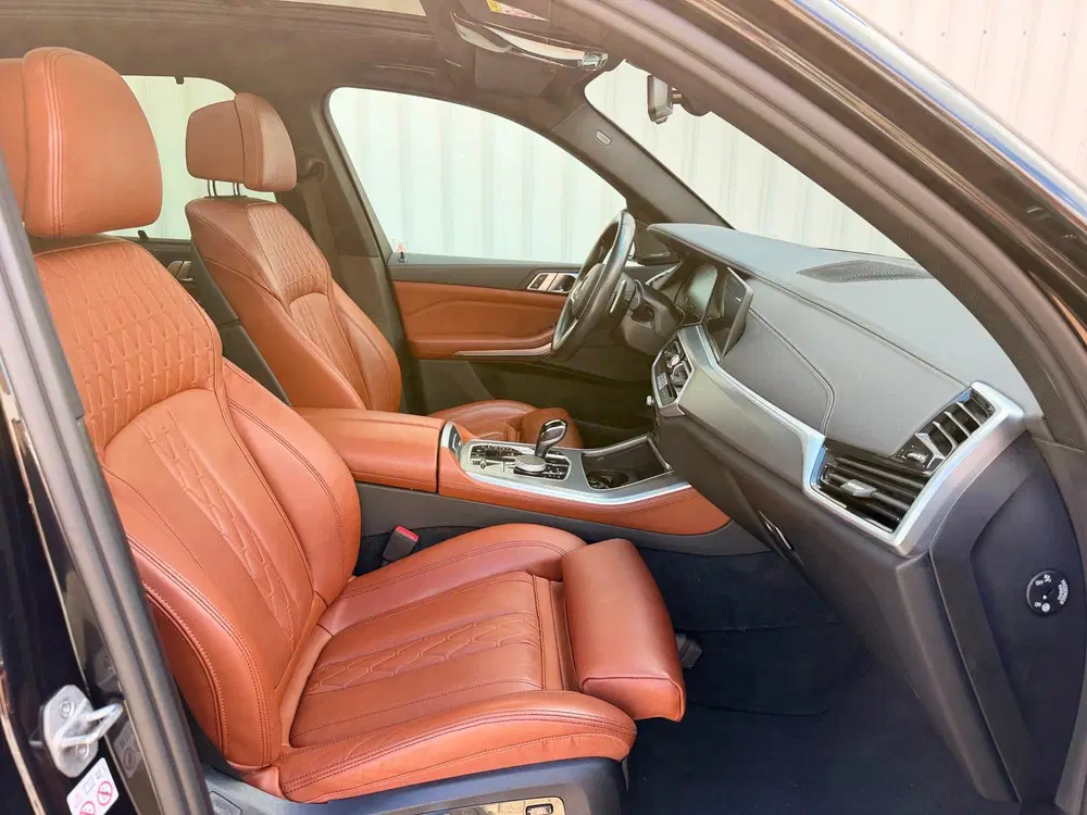 BMW X5 X-Drive 45e M-50 Jaar Edition Panoramadak uit 2023, foto 10