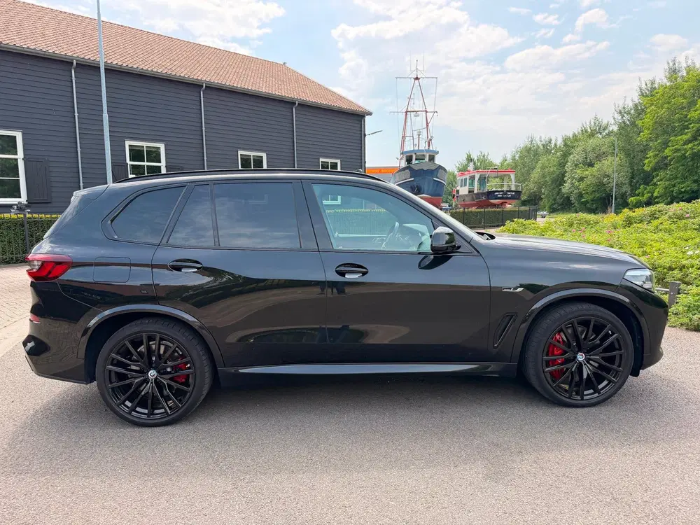 BMW X5 X-Drive 45e M-50 Jaar Edition Panoramadak uit 2023, foto 15