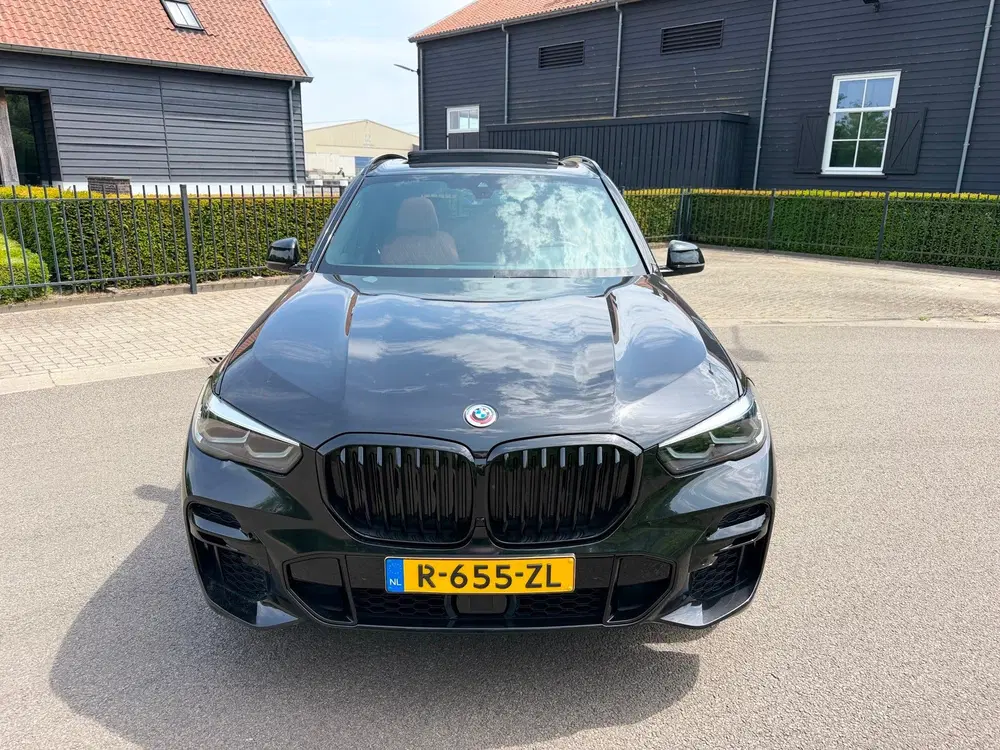 BMW X5 X-Drive 45e M-50 Jaar Edition Panoramadak uit 2023, foto 16