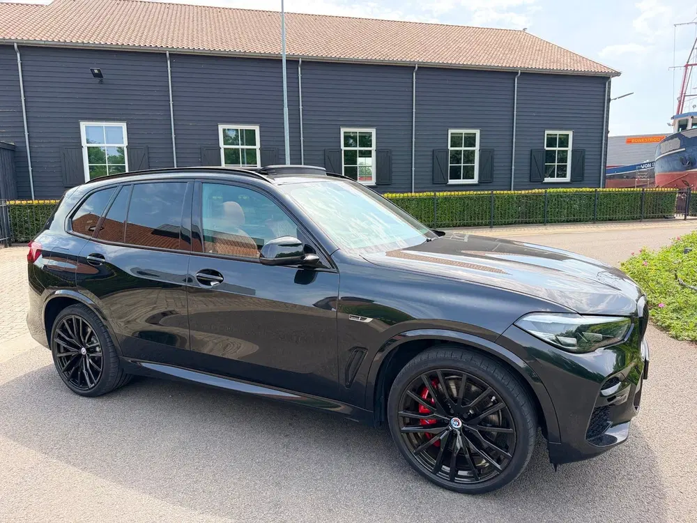 BMW X5 X-Drive 45e M-50 Jaar Edition Panoramadak uit 2023, foto 18