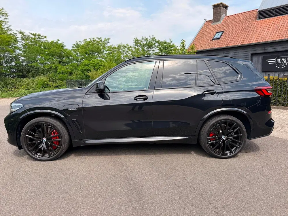 BMW X5 X-Drive 45e M-50 Jaar Edition Panoramadak uit 2023, foto 2