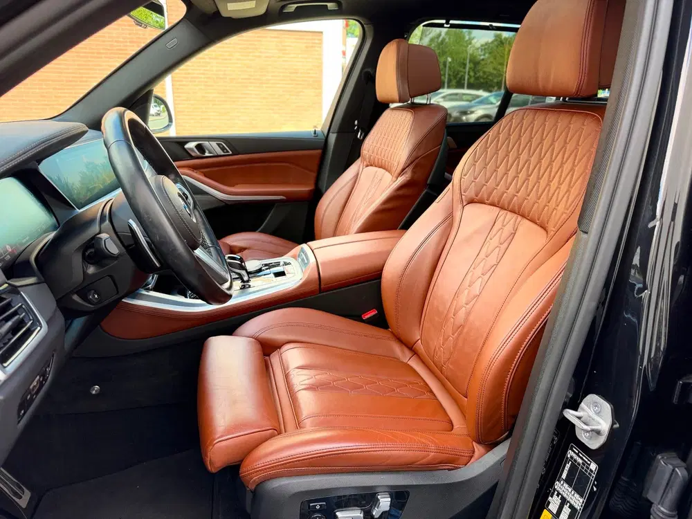 BMW X5 X-Drive 45e M-50 Jaar Edition Panoramadak uit 2023, foto 3