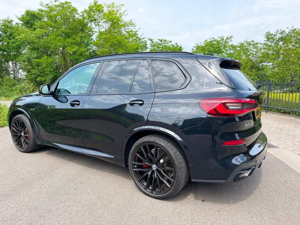 BMW X5 X-Drive 45e M-50 Jaar Edition Panoramadak uit 2023, foto 6