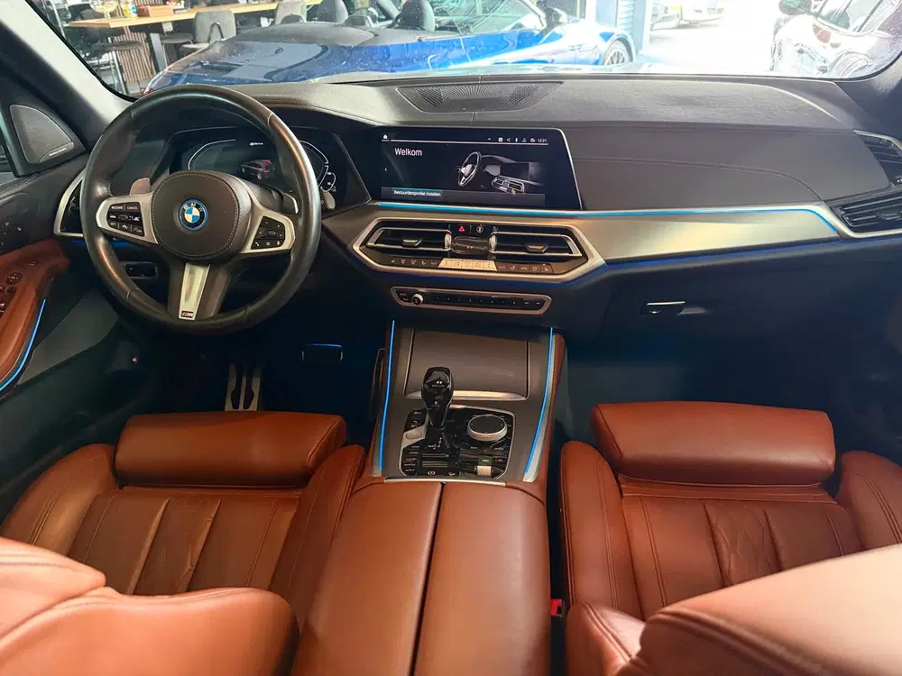BMW X5 X-Drive 45e M-50 Jaar Edition Panoramadak uit 2023, foto 8
