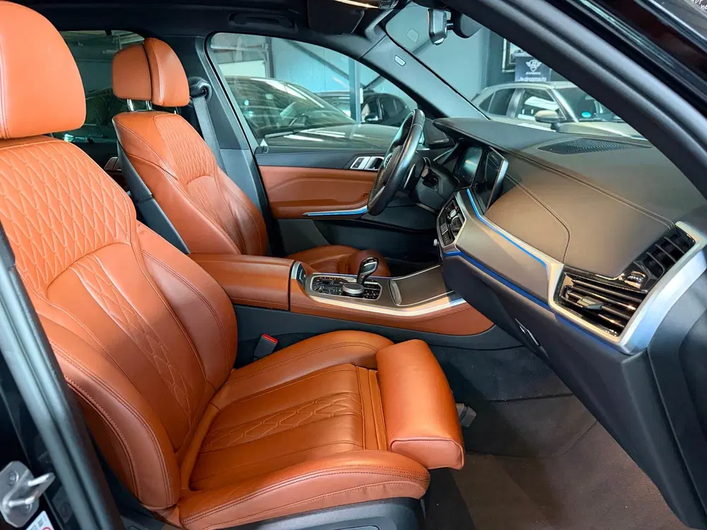 BMW X5 X-Drive 45e M-50 Jaar Edition Panoramadak uit 2023, foto 9