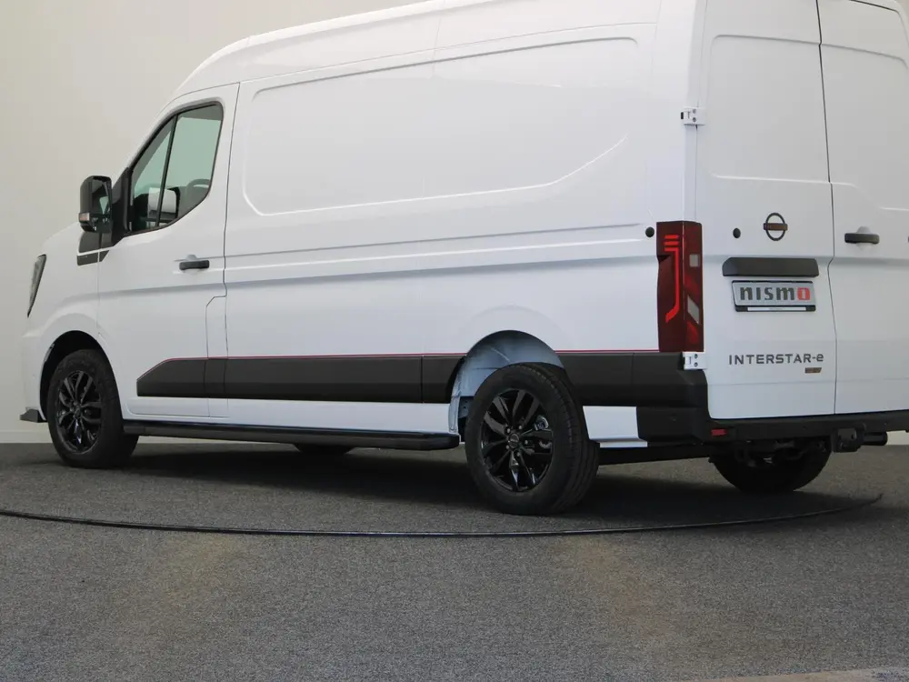 Nissan Interstar Nismo + uit 2026, foto 2