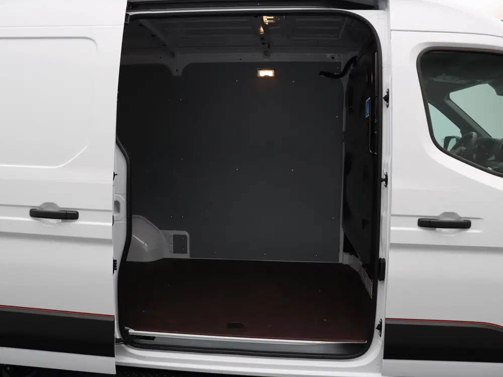 Nissan Interstar Nismo + uit 2026, foto 18