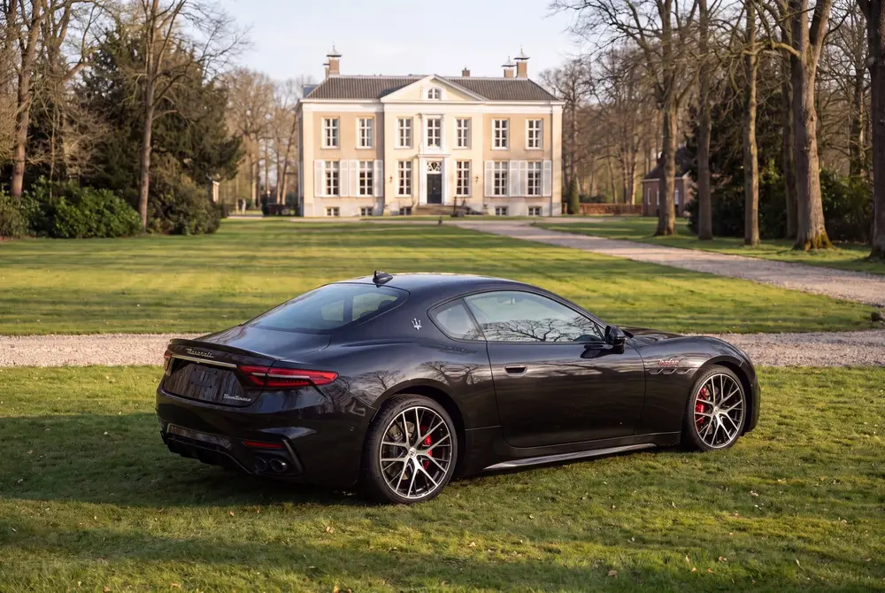 Maserati GranTurismo V6 AWD Trofeo (bj 2024, automaat) uit 2024, foto 2