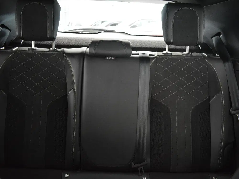 Peugeot 2008 EV GT 50 kWh uit 2023, foto 13