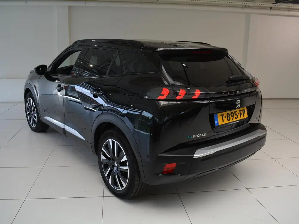 Peugeot 2008 EV GT 50 kWh uit 2023, foto 2