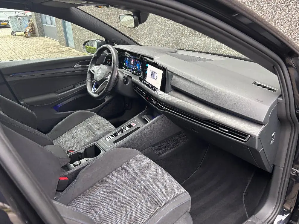 Volkswagen Golf 1.4 GTE Ehybrid 245pk DSG 2022 Zwart uit 2022, foto 19