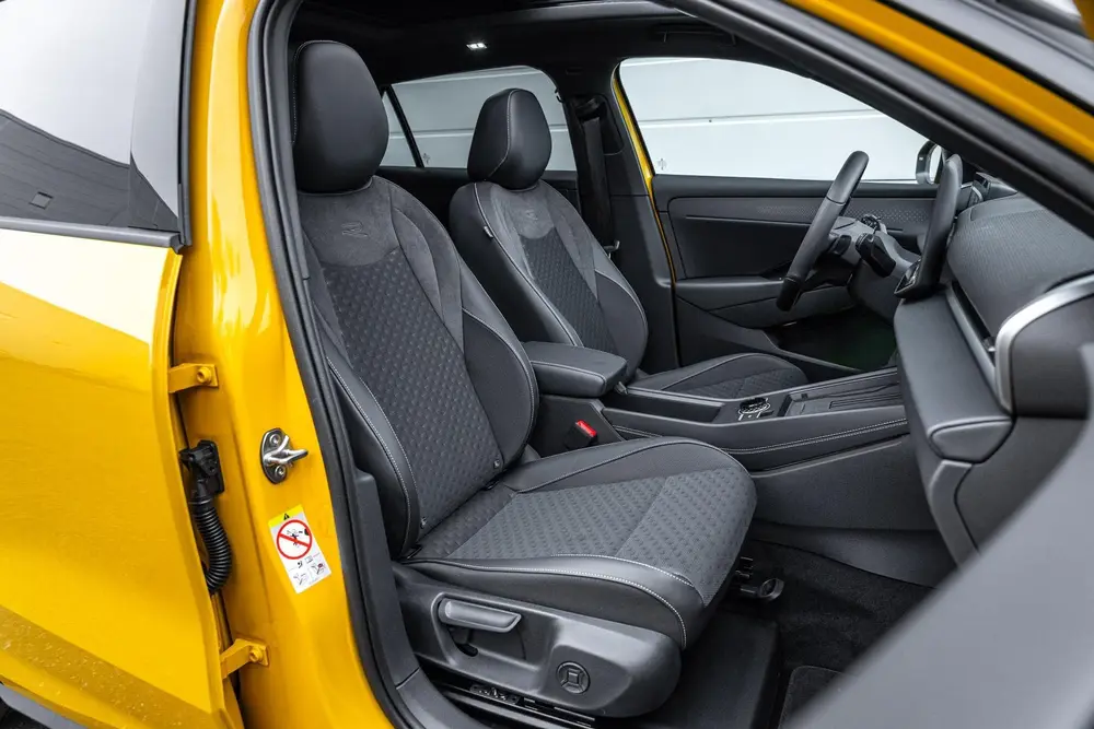 Volkswagen T-Roc 1.5 eTSI 150pk DSG R-Line First Edition | P uit 2026, foto 14