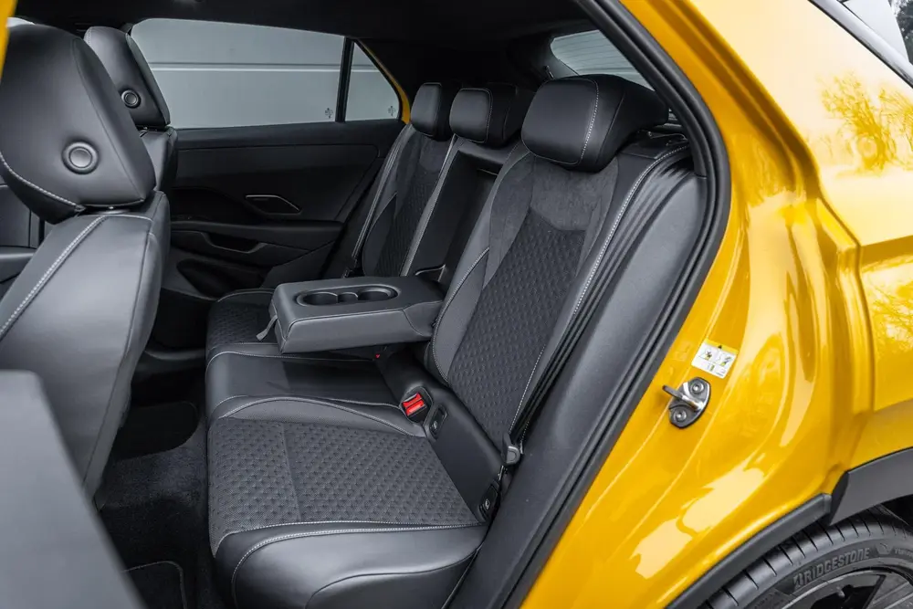 Volkswagen T-Roc 1.5 eTSI 150pk DSG R-Line First Edition | P uit 2026, foto 20