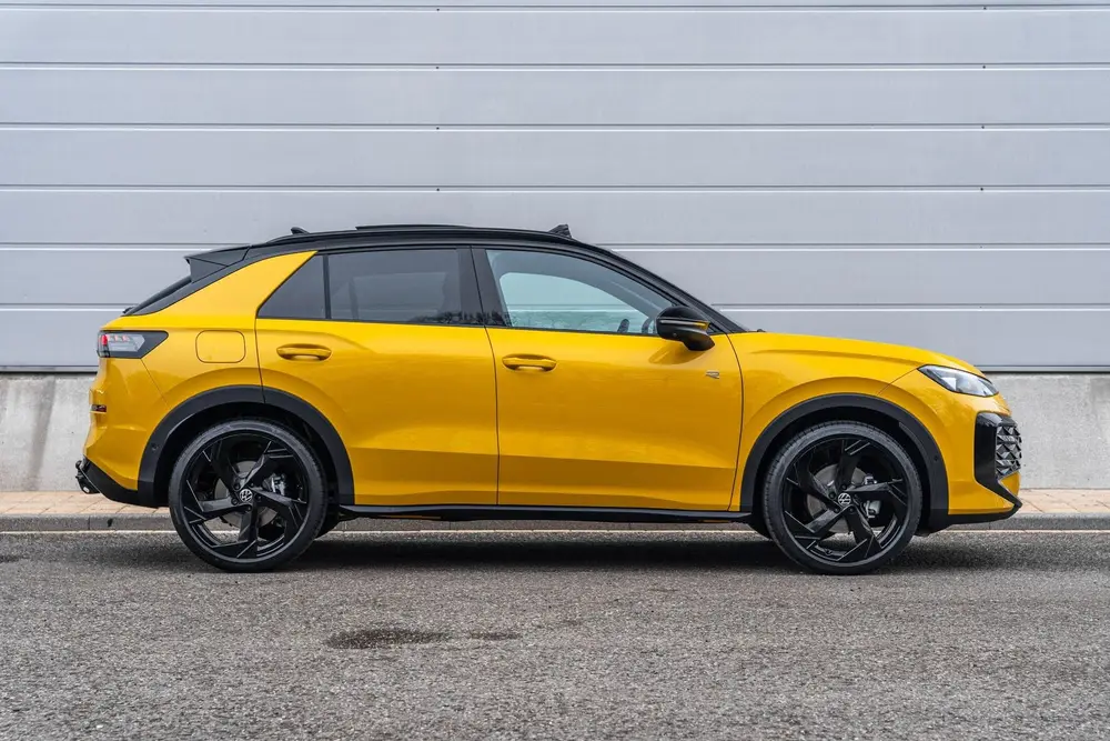 Volkswagen T-Roc 1.5 eTSI 150pk DSG R-Line First Edition | P uit 2026, foto 3