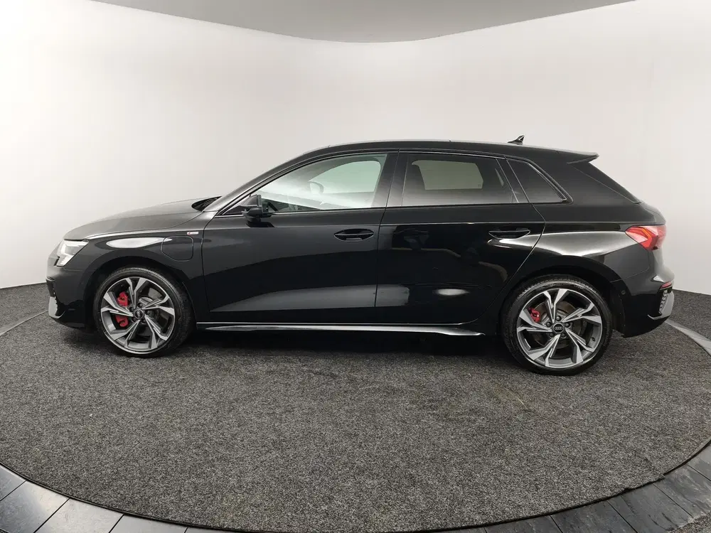 Audi A3 45 TFSI e S edition Competition uit 2024, foto 16