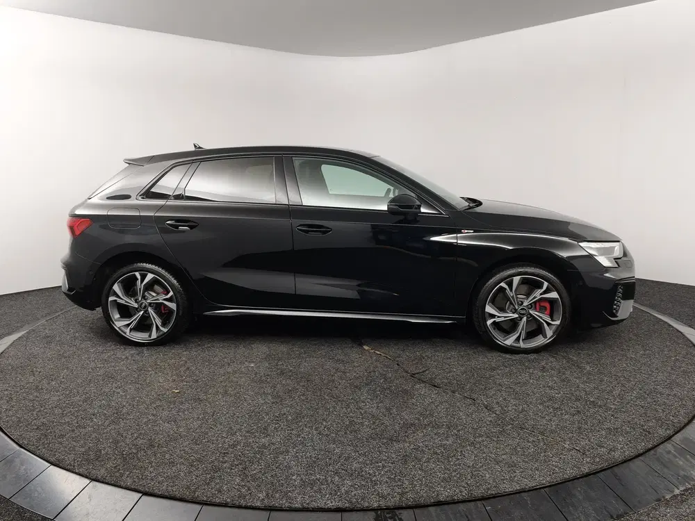 Audi A3 45 TFSI e S edition Competition uit 2024, foto 17