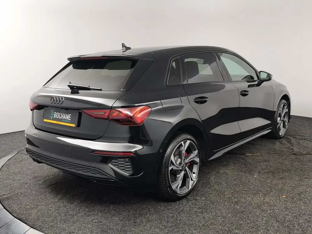 Audi A3 45 TFSI e S edition Competition uit 2024, foto 2