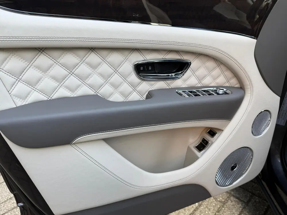 Bentley Bentayga 4.0 V8 First Edition uit 2021, foto 14